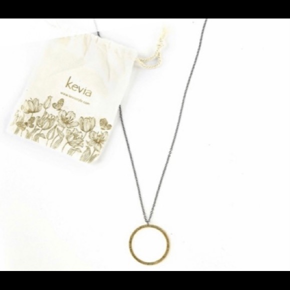 Kevia Jewelry - circle pendant - NWT/NIP - with jewelry bag - Picture 3 of 5